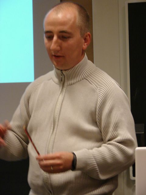 Opponent Damien Jamet